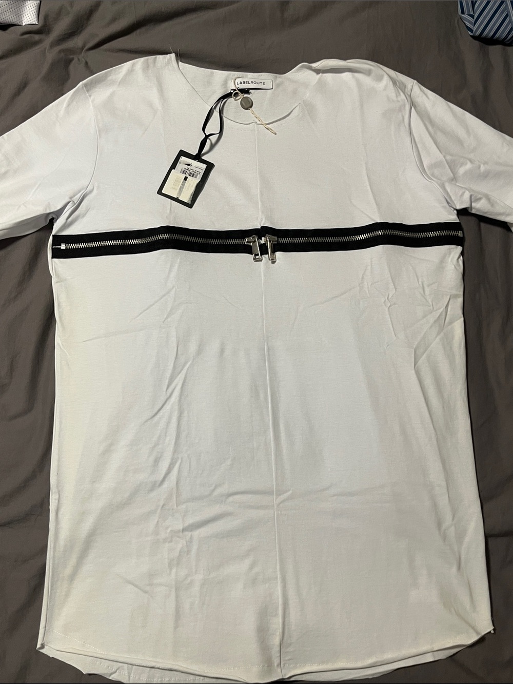 NWT LABELROUTE White T-shirt with Zip Design 🤐